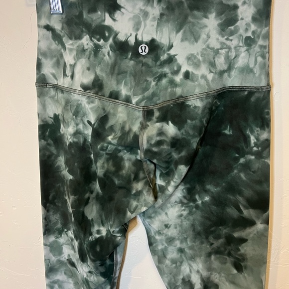 Lululemon Align High Rise Smoke Spruce Green Tie-Dye Leggings Size 6 - Picture 8 of 10